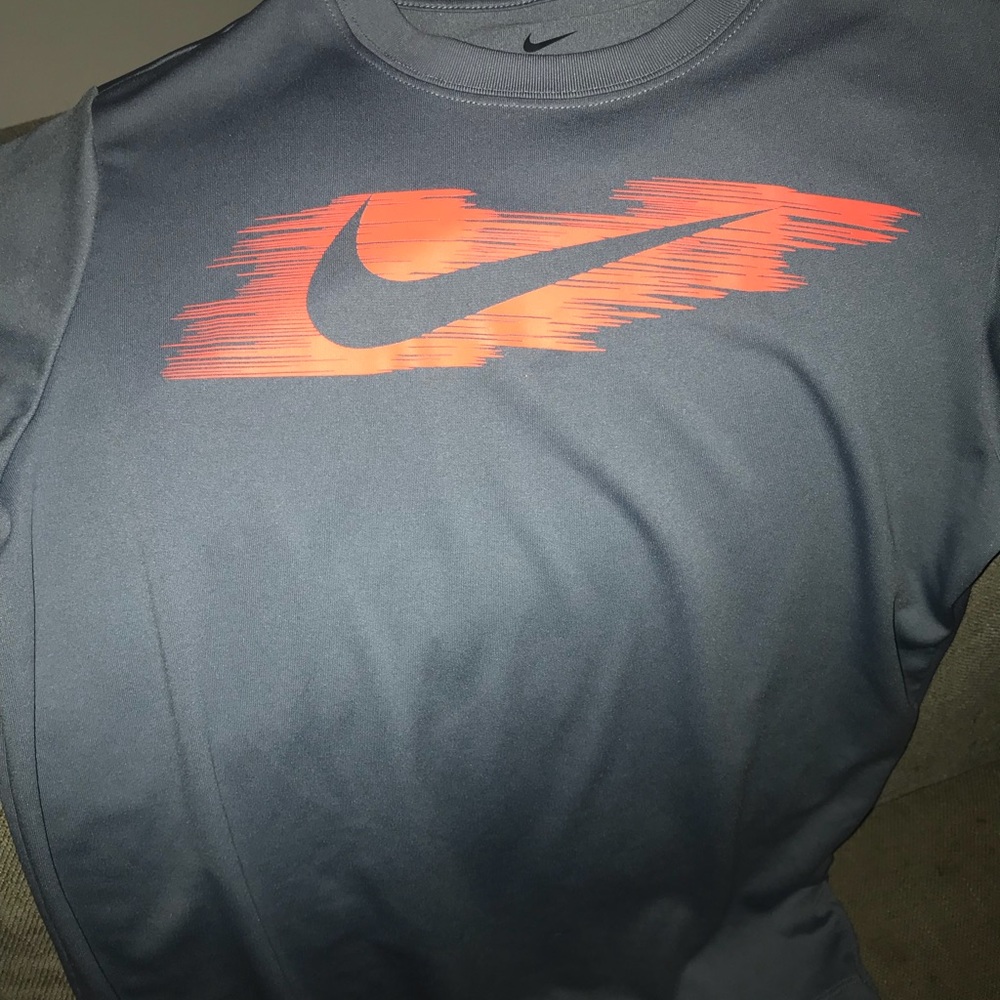 Boys M Dri Fit Nike Tee